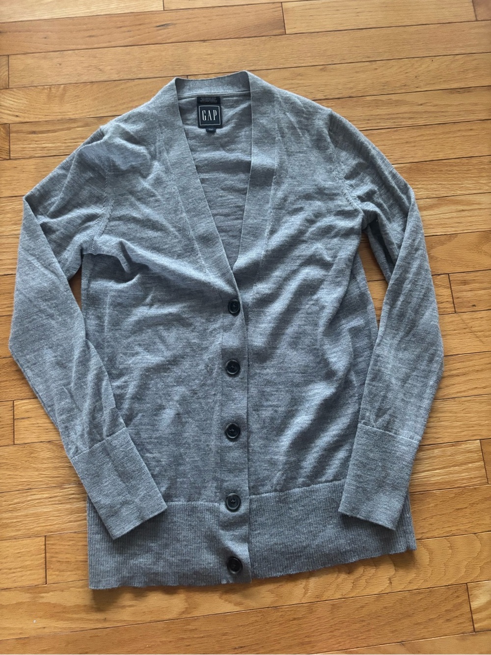 GAP 100% merino wool Women's Gray Button-Front Cardigan Sweater size xs